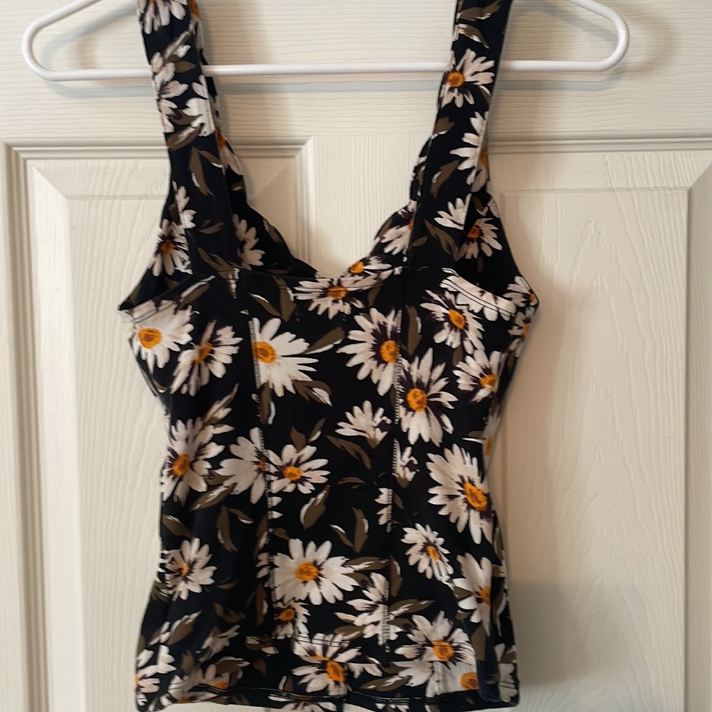 Kimchi Daisy print tank top EUC - Picture 5 of 6